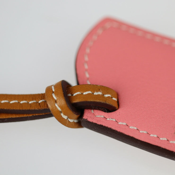 超美品 HERMES エルメス パドック ボット ブーツ その他小物 - スイフト バトラー ナチュラルサブレ ピンク系 ストラップ バッグチャーム 拍車付きジョッキーブーツ