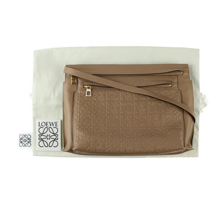 美品 LOEWE ロエベ リピート アナグラム ショルダーバッグ 109 55 M33 カーフレザー ブラウン系 ゴールド金具 クロスボディ ダブルポーチ