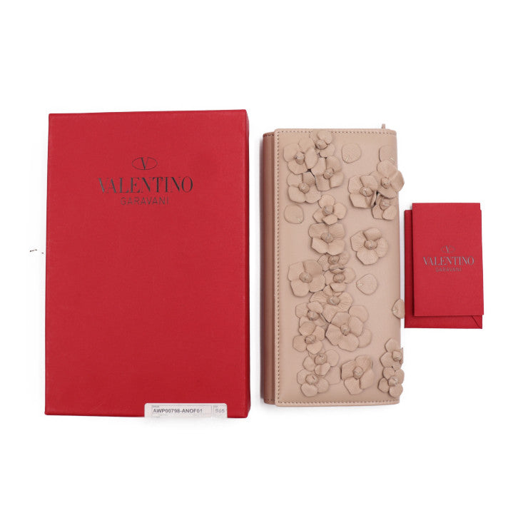超美品 Valentino Garavani ヴァレンティノ ガラヴァーニ フラップ ウォレット 長財布 AWP00798 レザー ベージュ系 花 フラワーモチーフ