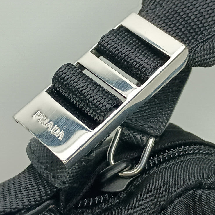超美品 PRADA プラダ ショルダーバッグ クロスボディバッグ 2VH043 ブラック シルバー金具 ナイロン レザー ユニセックス ポシェット メッセンジャーバッグ 三角ロゴプレート
