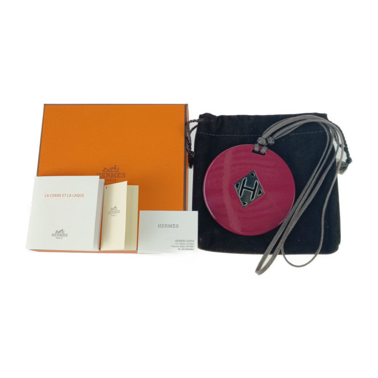 美品 HERMES エルメス ネックレス Hロゴ - ボルドー系 ブラウン系 バッファローホーン ラッカー ユニセックス ペンダント