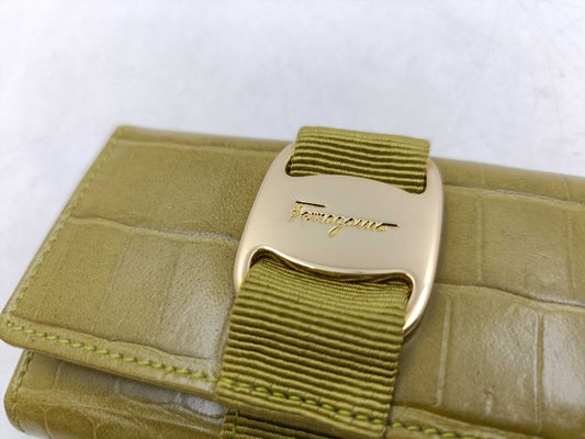 Salvatore Ferragamo フェラガモ キーケース ヴァラ 22 3056 カーキ系 型押しレザー レディース 6連 ゴールド金具 超美品