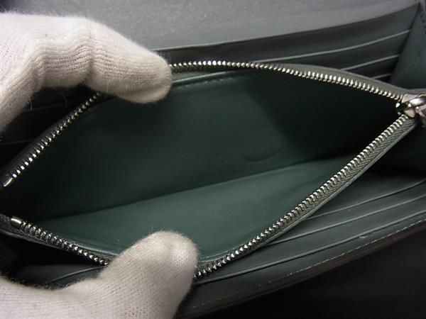 FENDI フェンディ 財布 セレリア ピーカブー 8M0427 ライトグリーン レザー レディース 二つ折り 長財布 シルバー金具 美品