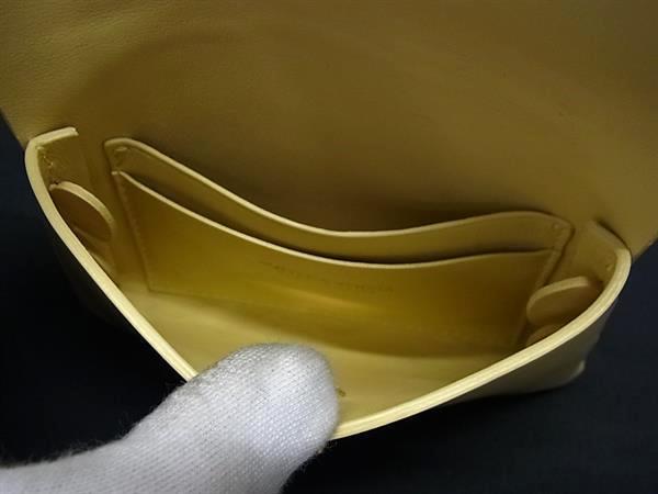 BOTTEGA VENETA ボッテガヴェネタ コインケース トライアングル 651446 パステルイエロー レザー ユニセックス ターンロック 美品