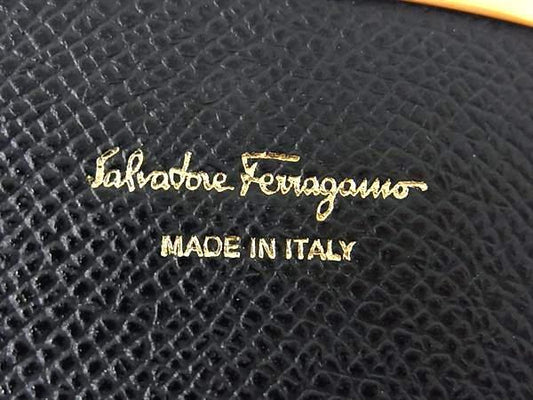 Salvatore Ferragamo フェラガモ 名刺入れ ガンチーニ カードケース 22 D198 ブラック レザー レディース ゴールド金具 美品