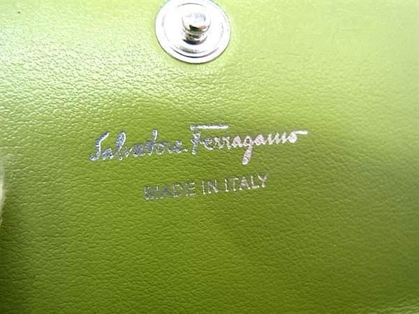 Salvatore Ferragamo フェラガモ カードケース ガンチーニ 22 D696 グリーン系 カーフレザー レディース 新品未使用展示品