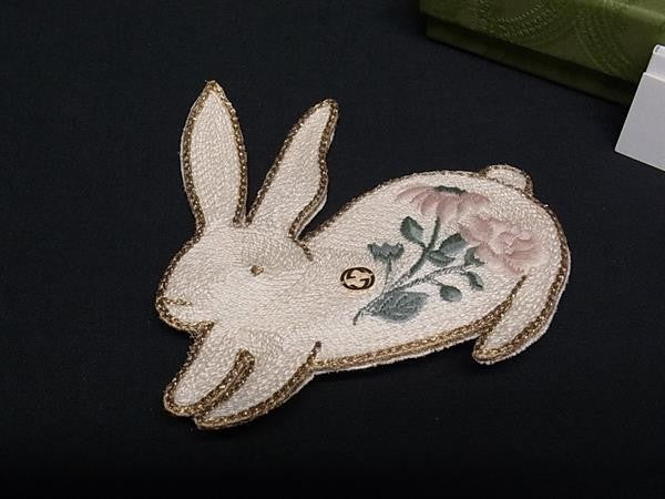 GUCCI グッチ ブローチ ニューイヤー ラビット ブローチ ベージュ系 マルチカラー ファブリック レディース 超美品