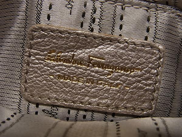 Salvatore Ferragamo フェラガモ ハンドバッグ ガンチーニ ミニソフィア EZ21 E238 メタリックピンクベージュ レザー レディース トップハンドル 2WAY ゴールド金具 美品