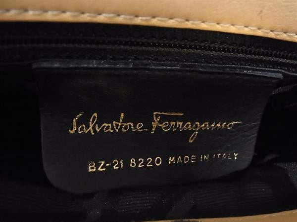 Salvatore Ferragamo フェラガモ ハンドバッグ ガンチーニ 21 8220 ライトベージュ系 レザー レディース 2WAY ショルダーバッグ ゴールド金具 美品