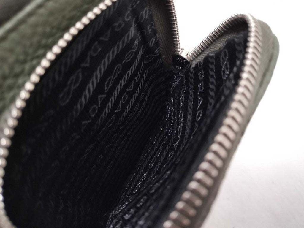 PRADA プラダ ショルダーバッグ トライアングルロゴ 2ZH195 カーキ系 レザー ユニセックス スマートフォンケース シルバー金具 美品