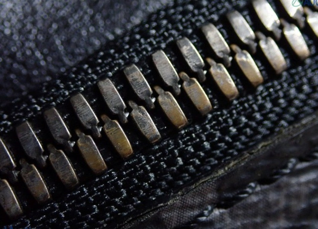 LOUIS VUITTON ルイヴィトン ボディバッグ ディスカバリー バムバッグ M46035 ブラック系 モノグラム エクリプス メンズ シルバー金具 美品
