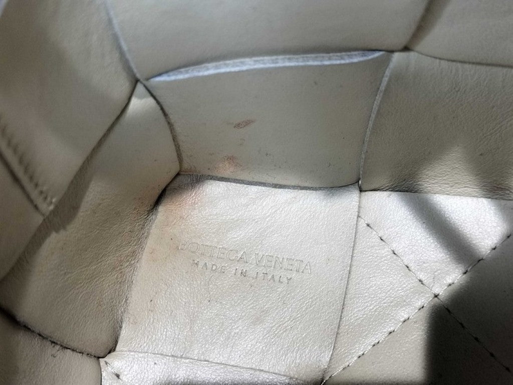 BOTTEGA VENETA ボッテガヴェネタ ショルダーバッグ カセット ミニ クロスボディ バケットバッグ 680217 ベージュ系 レザー レディース 巾着