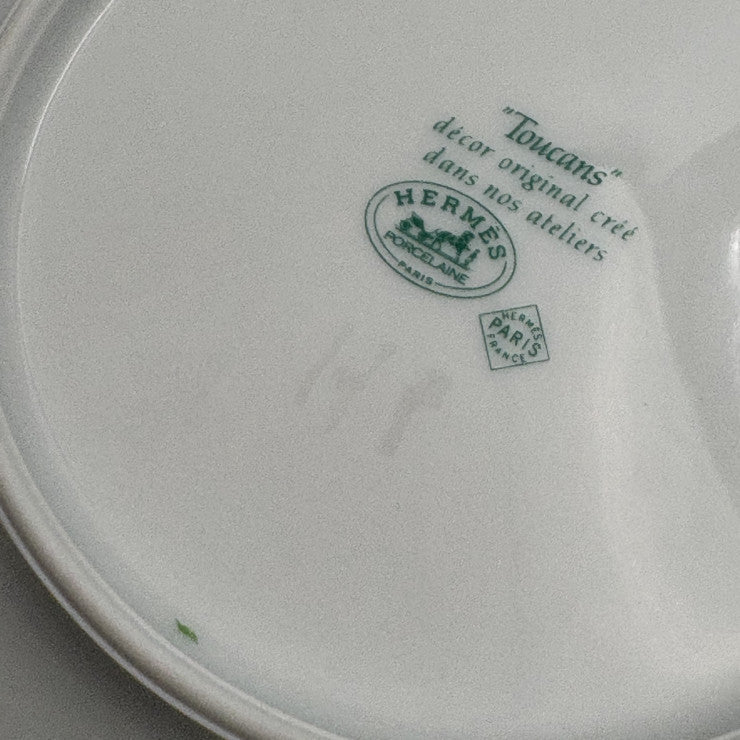 HERMES エルメス プレート 皿 Toucans トゥカン マルチカラー ポーセリン 磁器 ユニセックス オオハシ バード トリ 陶器 磁器 美品