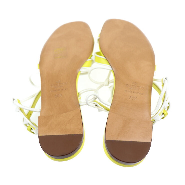 新品未使用展示品 Valentino Garavani ヴァレンティノ ガラヴァーニ フラットサンダル サンダル PW2S0F16 表記サイズ 36 1/2 レザー イエロー ホワイト ロックスタッズ ストラップ 参考サイズ23.5cm
