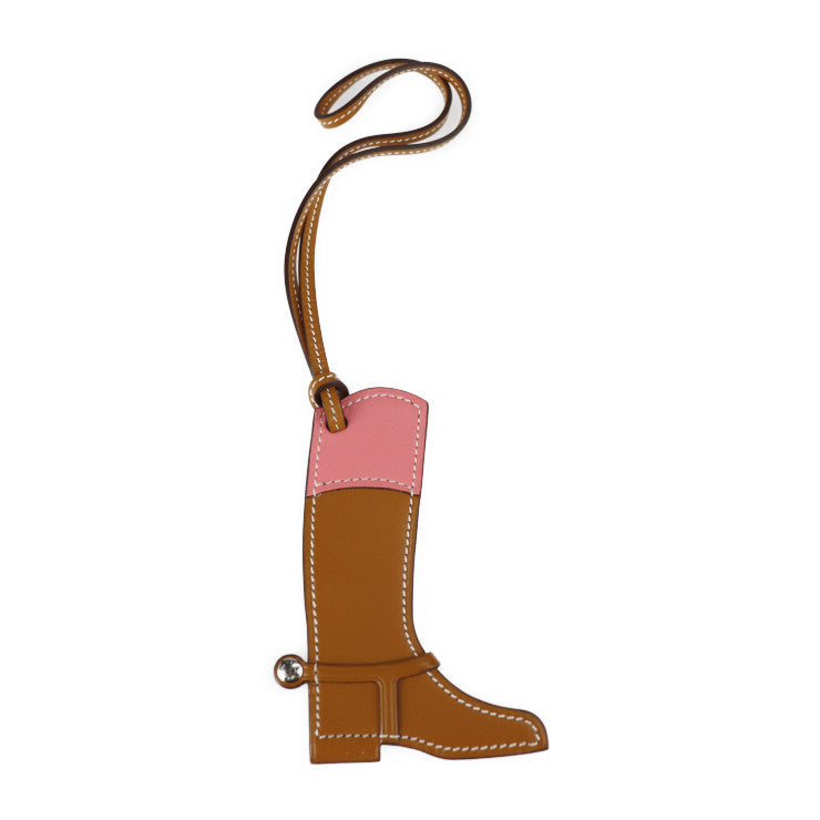 超美品 HERMES エルメス パドック ボット ブーツ その他小物 - スイフト バトラー ナチュラルサブレ ピンク系 ストラップ バッグチャーム 拍車付きジョッキーブーツ