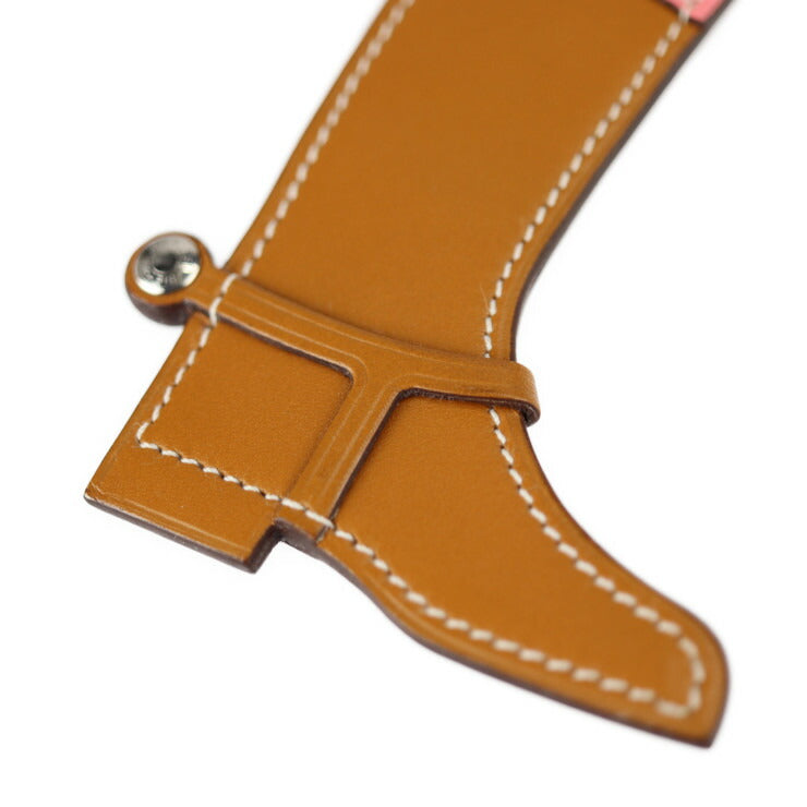 超美品 HERMES エルメス パドック ボット ブーツ その他小物 - スイフト バトラー ナチュラルサブレ ピンク系 ストラップ バッグチャーム 拍車付きジョッキーブーツ