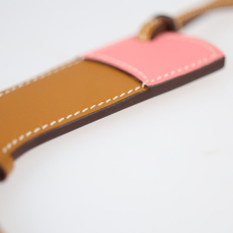 超美品 HERMES エルメス パドック ボット ブーツ その他小物 - スイフト バトラー ナチュラルサブレ ピンク系 ストラップ バッグチャーム 拍車付きジョッキーブーツ