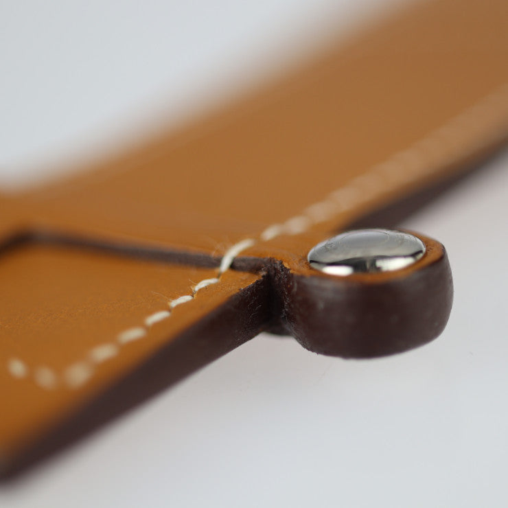 超美品 HERMES エルメス パドック ボット ブーツ その他小物 - スイフト バトラー ナチュラルサブレ ピンク系 ストラップ バッグチャーム 拍車付きジョッキーブーツ