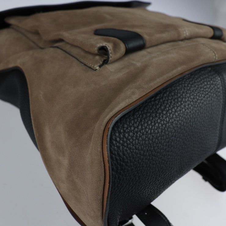 Christian Louboutin クリスチャンルブタン リュックサック リュック・デイパック - スウェード レザー ブラウン系 ブラック シルバー金具 バックパック スエード フラップ