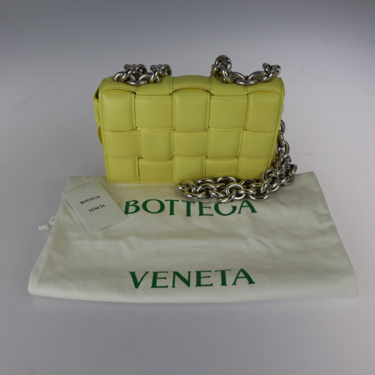 新古未使用展示品 BOTTEGAVENETA ボッテガヴェネタ チェーン カセット ショルダーバッグ 631421 ラムスキン イエロー シルバー金具 イントレチャート