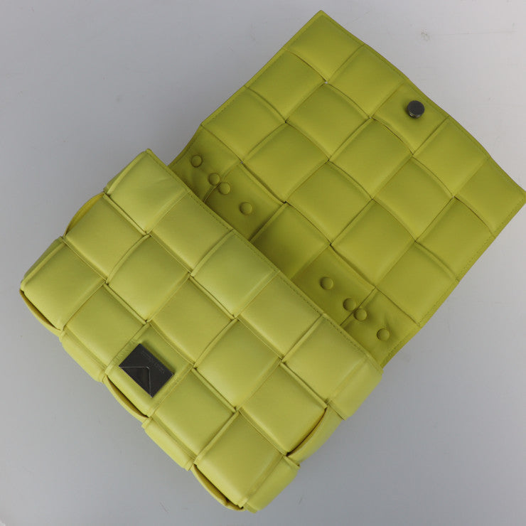 新古未使用展示品 BOTTEGAVENETA ボッテガヴェネタ チェーン カセット ショルダーバッグ 631421 ラムスキン イエロー シルバー金具 イントレチャート