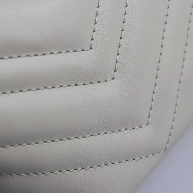 新品未使用展示品 GUCCI グッチ GGマーモント ショルダーバッグ 739166 レザー ホワイト系 アイボリー ゴールド金具 キルティング ハンドバッグ