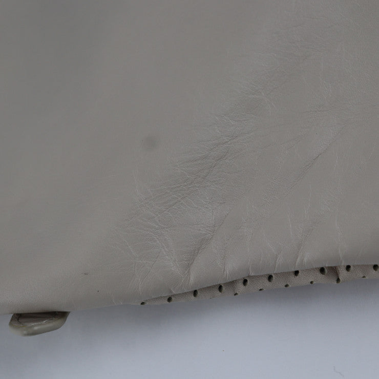 美品 BOTTEGAVENETA ボッテガヴェネタ パンチング クラッチバッグ 566199 レザー アイボリー系 ブラック金具 リストレット セカンドバッグ ポーチ