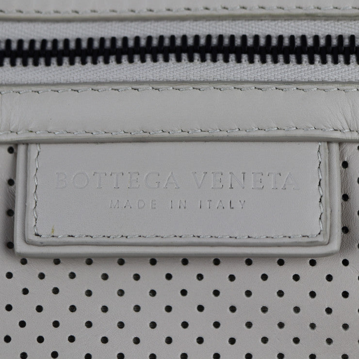 美品 BOTTEGAVENETA ボッテガヴェネタ パンチング クラッチバッグ 566199 レザー アイボリー系 ブラック金具 リストレット セカンドバッグ ポーチ