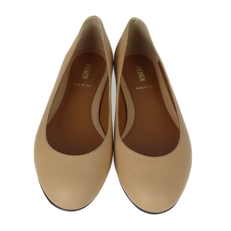 新古未使用展示品 FENDI フェンディ フラットパンプス パンプス 表記サイズ 37 1/2 レザー ベージュ ラウンドトゥ 参考サイズ24.5cm