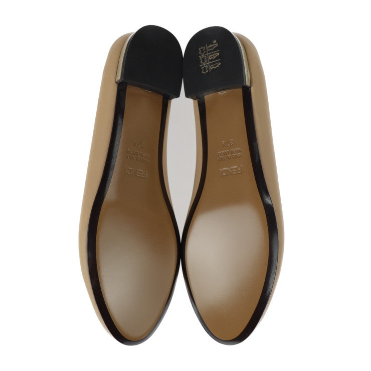 新古未使用展示品 FENDI フェンディ フラットパンプス パンプス 表記サイズ 37 1/2 レザー ベージュ ラウンドトゥ 参考サイズ24.5cm