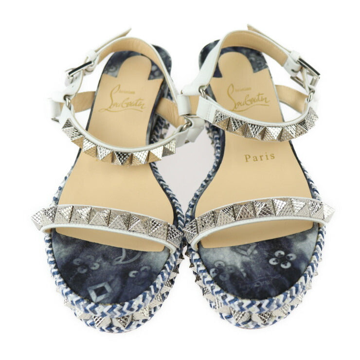 新古未使用展示品 Christian Louboutin クリスチャンルブタン PARACLOU ピラクル サンダル 表記サイズ 35 キャンバス レザー ブルー系 ホワイト シルバー金具 ウェッジソール スクエアスタッズ バックストラップ