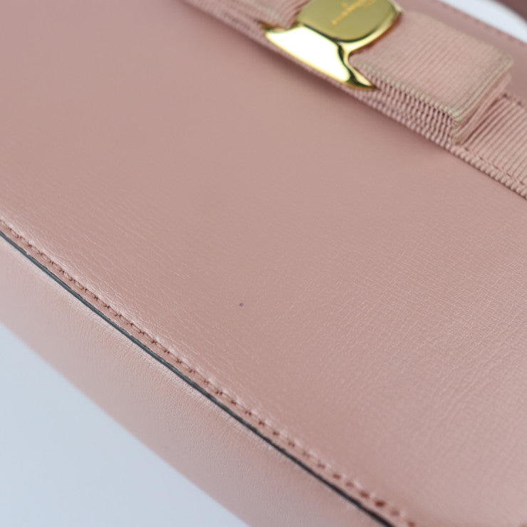 Salvatore Ferragamo サルヴァトーレ フェラガモ ヴァラ ショルダーバッグ 22 E004 カーフレザー ピンクベージュ系 ゴールド金具 2WAY ハンドバッグ ポシェット リボン