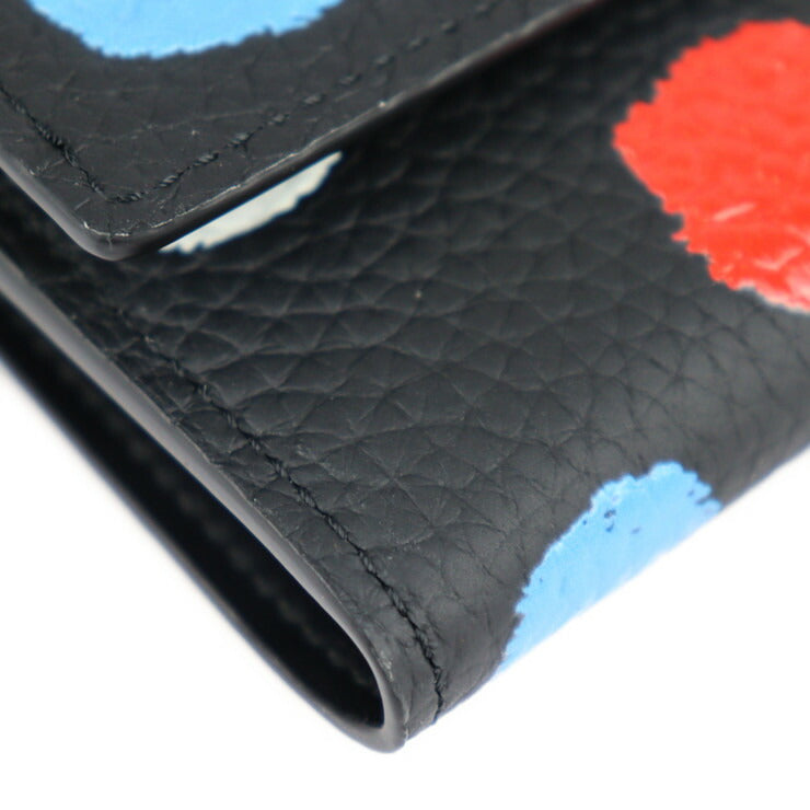 新古未使用展示品 LOUIS VUITTON ルイ ヴィトン ポルトフォイユ カプシーヌ LV × YK 草間彌生 コラボ 三つ折り財布 M81963 トリヨンレザー ブラック マルチカラー シルバー金具 2023年コレクション ビトン