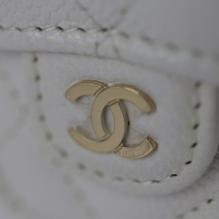 超美品 CHANEL シャネル Airpodsケース 第二世代専用 マトラッセ その他小物 AP1647 キャビアスキン ホワイト ゴールド金具 チェーン ネックストラップ イヤホンケース ホルダー ココマーク