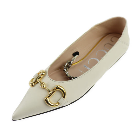 新品未使用展示品 GUCCI グッチ ホースビット パンプス 621161 表記サイズ 35 1/2 レザー アイボリー ゴールド シルバー 参考サイズ22.5cm チェーン フラットシューズ