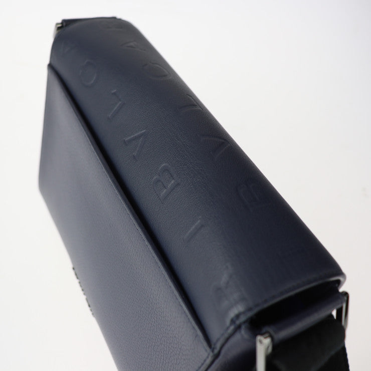 超美品 BVLGARI ブルガリ ブルガリマン メッセンジャーバッグ 292713 レザー ポセイドンラピスブルー ロゴ