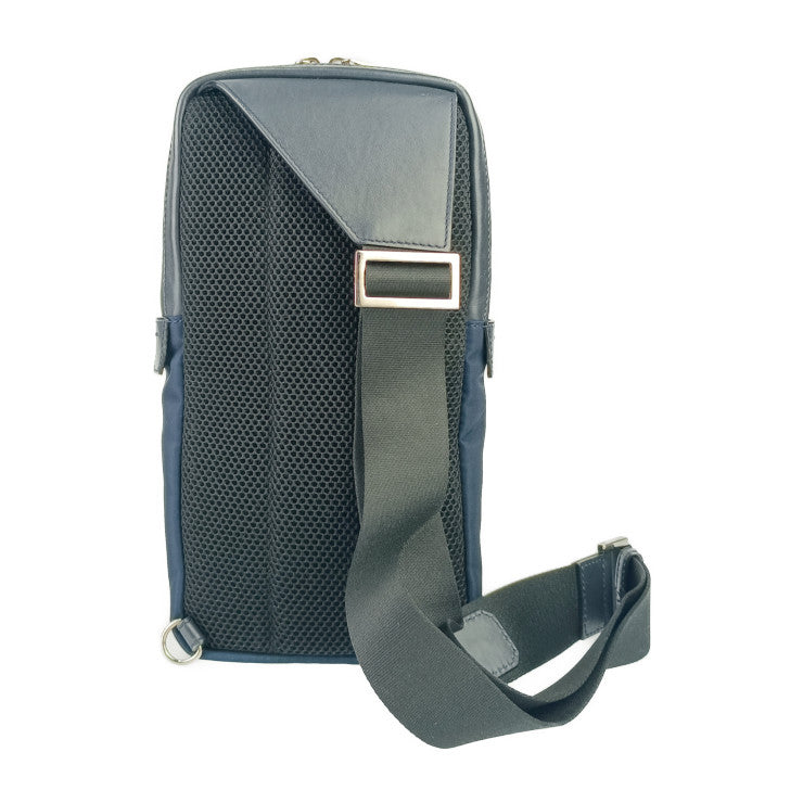 美品 FENDI フェンディ ボディバッグ バッグ バグズ ワンショルダーバッグ 7VZ033・60D ネイビー ブラック シルバー金具 ナイロン レザー メンズ モンスター バグズアイ クロスボディバッグ