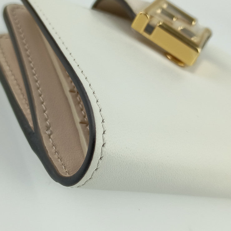 新古未使用展示品 FENDI フェンディ 二つ折り財布 FF ダイヤモンド スモールウォレット 8M0490 ALWA F1N1F ホワイト系 ライトピンクベージュ系 ゴールド金具 カーフレザー レディース L字ファスナー