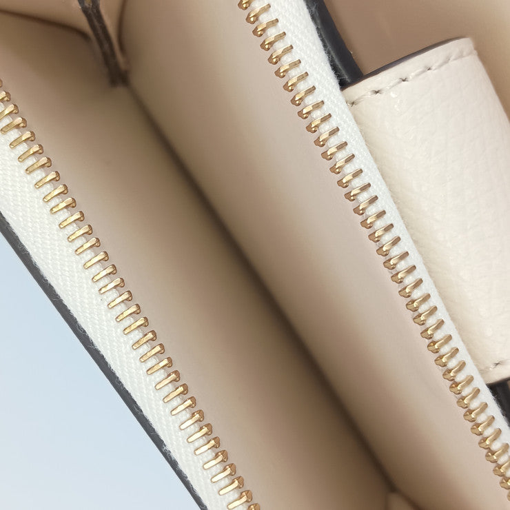 新古未使用展示品 FENDI フェンディ 二つ折り財布 FF ダイヤモンド スモールウォレット 8M0490 ALWA F1N1F ホワイト系 ライトピンクベージュ系 ゴールド金具 カーフレザー レディース L字ファスナー