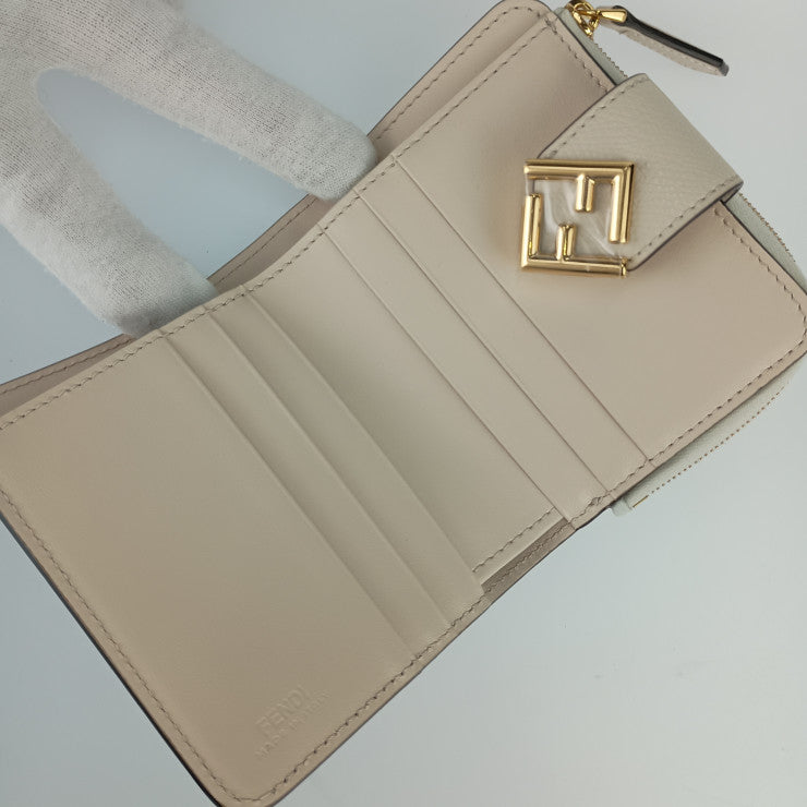 新古未使用展示品 FENDI フェンディ 二つ折り財布 FF ダイヤモンド スモールウォレット 8M0490 ALWA F1N1F ホワイト系 ライトピンクベージュ系 ゴールド金具 カーフレザー レディース L字ファスナー