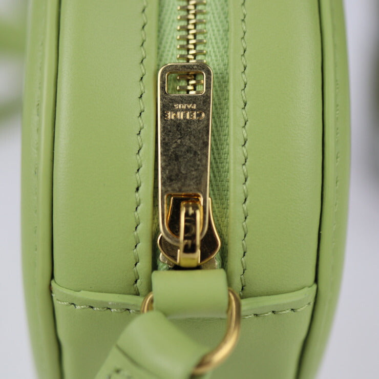 新古未使用展示品 CELINE セリーヌ クロスボディ オーバルパース キュイル トリオンフ ショルダーバッグ 10I703DPQ カーフスキン グリーン系 ゴールド金具 ポシェット