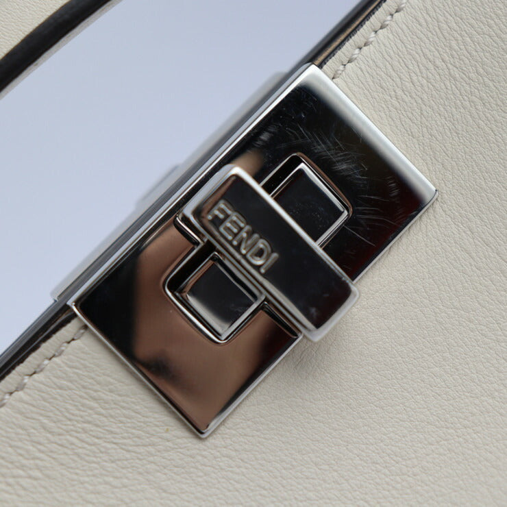 美品 FENDI フェンディ PEEKABOO ESSENTIALLY ピーカブー エッセンシャリー ハンドバッグ 8BN302 カーフレザー ライトベージュ系 シルバー金具 2WAY ショルダーバッグ