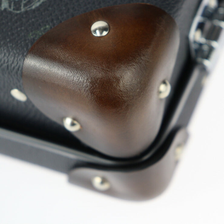 超美品 Berluti ベルルッティ メッセンジャーミニ グローブ トロッター コラボ ショルダーバッグ - PVC レザー ブラック ブラウン シルバー金具 センテナリー シグネチャー