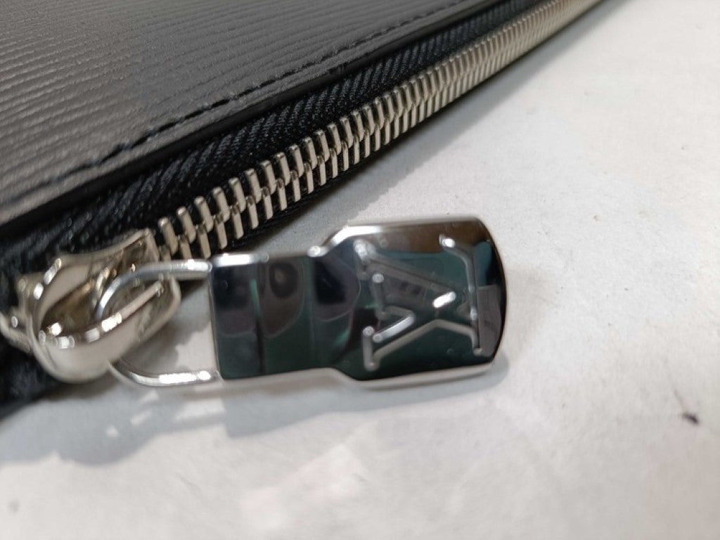 LOUIS VUITTON ルイヴィトン クラッチバッグ ポシェットジュールPM M62646 ブラック系 エピ メンズ シルバー金具 美品