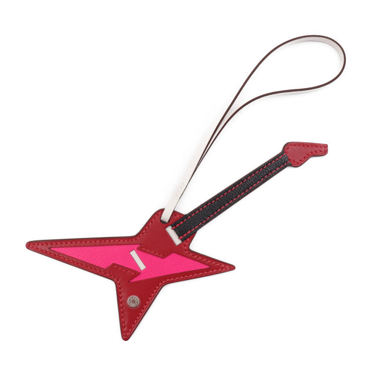 新品未使用展示品 HERMES エルメス ロック バッグチャーム その他小物 - ヴォータデラクト×シェーブルチャムキラ ルージュヴィフ×ローズポップ×ブラック×ブラン シルバー金具 ピック付き ギター型 B刻印