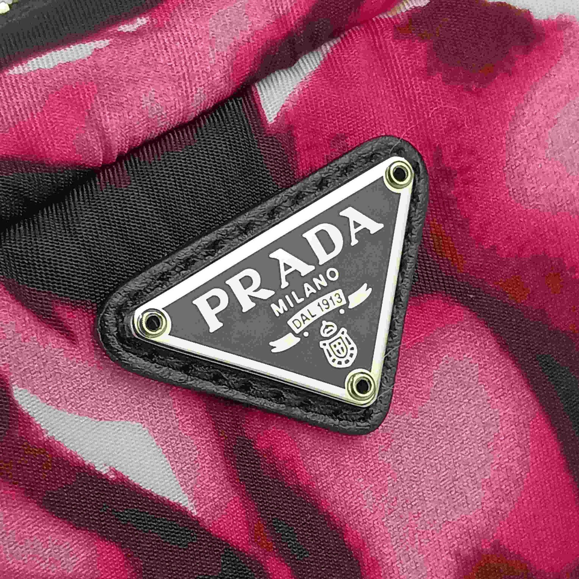PRADA プラダ ショルダーバッグ 2WAY クロスボディバッグ 1DH046 ピンク ナイロン レディース リストレット ポーチ シルバー金具 三角ロゴプレート 花柄 超美品