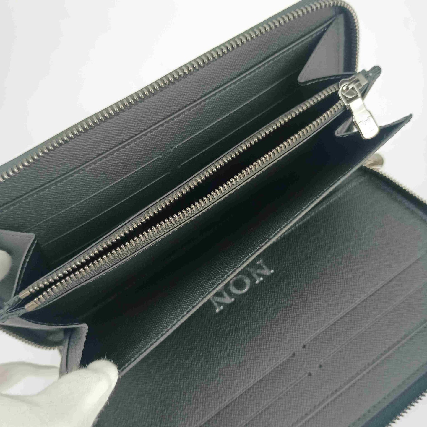 LOUIS VUITTON ルイヴィトン 長財布 モノグラム エクリプス ジッピー オーガナイザー NM M82081 ブラック グレー PVC レザー メンズ ラウンドファスナー シルバー金具 超美品