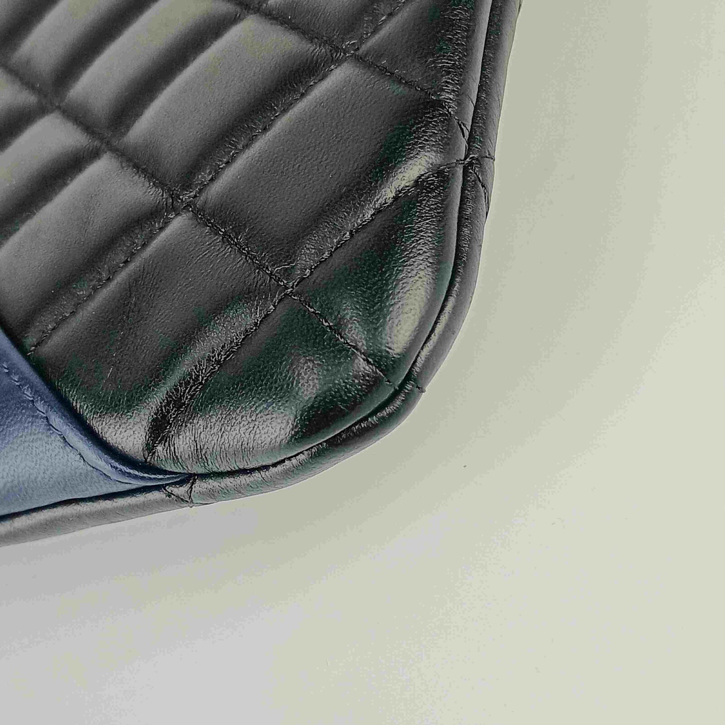 CHANEL シャネル セカンドバッグ カメリア ポーチ 82699 ブラック ネイビー ラムスキン ベロア レディース ココマーク マトラッセ キルティング ゴールド金具 超美品