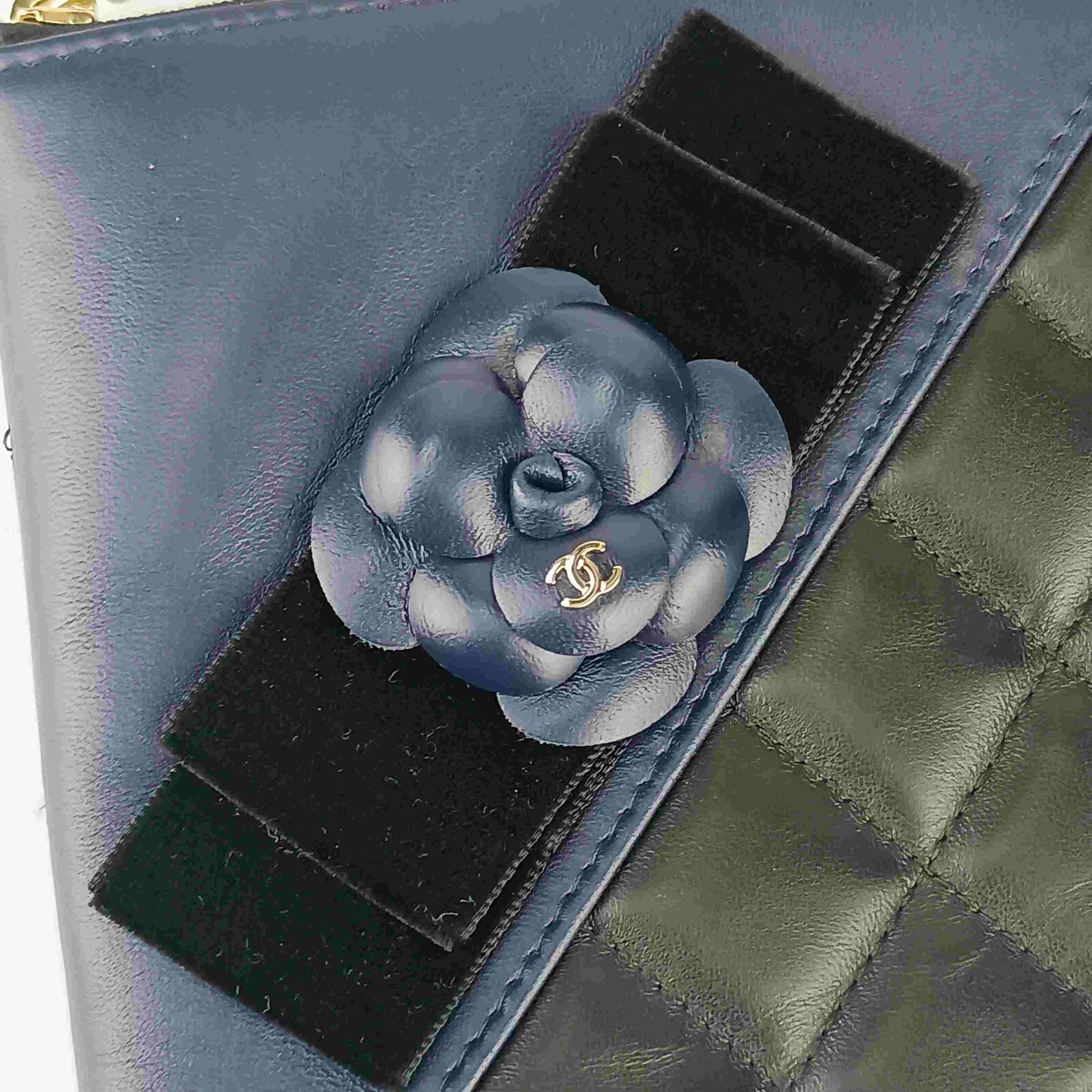 CHANEL シャネル セカンドバッグ カメリア ポーチ 82699 ブラック ネイビー ラムスキン ベロア レディース ココマーク マトラッセ キルティング ゴールド金具 超美品