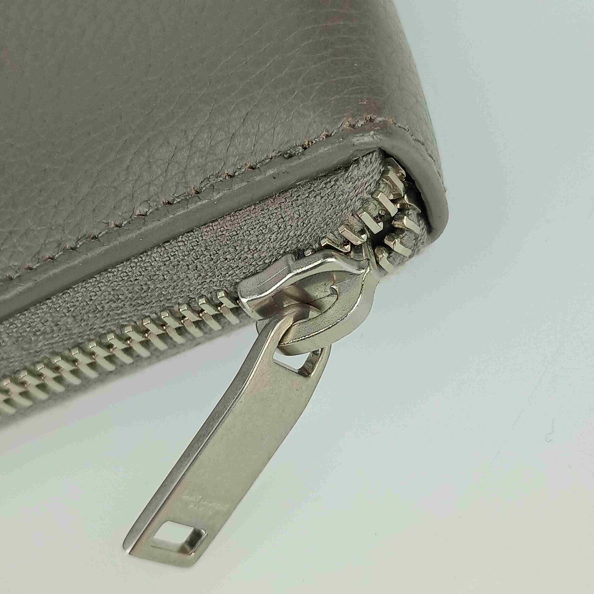 SAINT LAURENT PARIS サン ローラン パリ 財布 ラウンドファスナー 長財布 504988 DTI0E グレー系 カーフレザー ユニセックス シルバー金具 美品